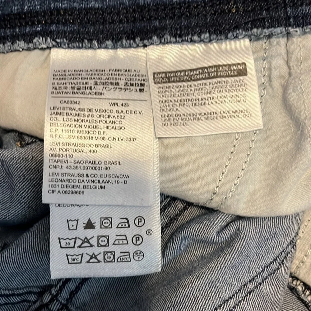 Levi jeans